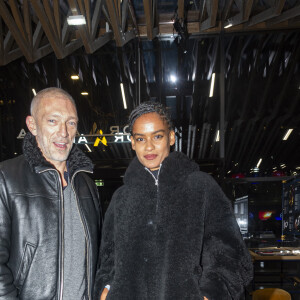 Vincent Cassel et sa compagne Narah Baptista - Célébrités assistent aux combats de MMA, Professional Fighters League Europe (PFL) à l'accord Arena de Bercy à Paris le 7 mars 2024. © Pierre Perusseau/Bestimage 