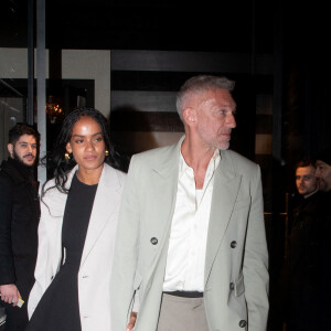 Vincent Cassel et sa compagne Narah Baptista à la sortie d'un dîner à l'hôtel "Costes" lors de la Fashion Week de Paris (PFW), le 18 janvier 2024. 