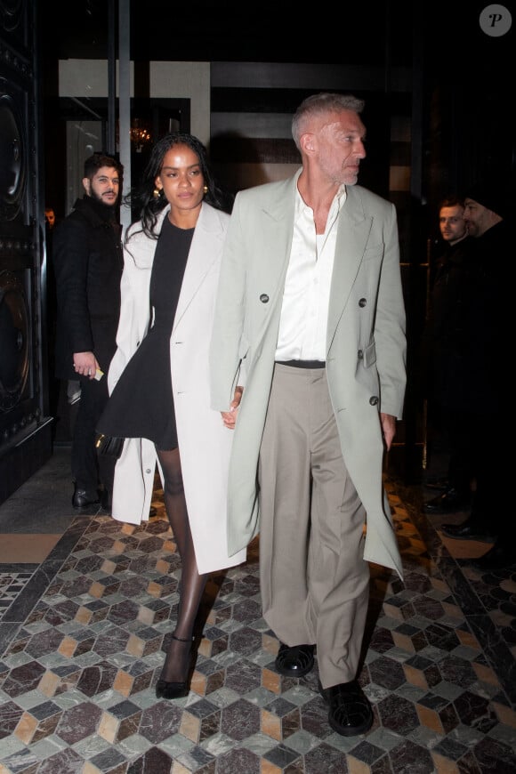 Vincent Cassel et sa compagne Narah Baptista à la sortie d'un dîner à l'hôtel "Costes" lors de la Fashion Week de Paris (PFW), le 18 janvier 2024. 