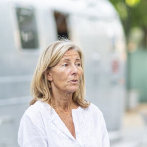 Exclusif - Claire Chazal et Stéphane Bern en backstage du 10ème anniversaire du "Grand Concert de Paris" au pied de la Tour Eiffel sur le Champ-de-Mars à Paris, France, le 14 juillet 2023. Pour clôturer en beauté la Fête nationale 2023, l’Orchestre National de France, la Maîtrise et le Choeur de Radio France organisent "Le Grand Concert de Paris" au pied de la Tour Eiffel au Champ-de-Mars à Paris. © Perusseau-Veeren/Bestimage  No Web pour la Belgique et la Suisse