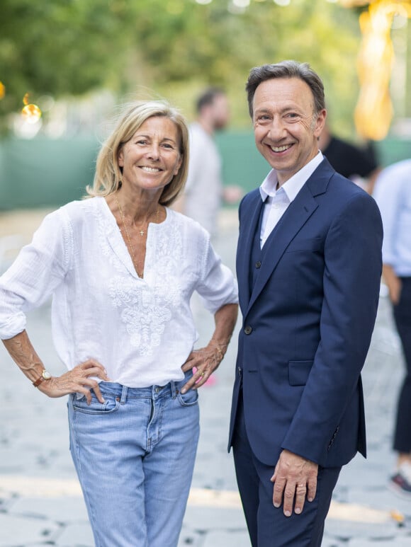 Exclusif - Claire Chazal et Stéphane Bern en backstage du 10ème anniversaire du "Grand Concert de Paris" au pied de la Tour Eiffel sur le Champ-de-Mars à Paris, France, le 14 juillet 2023. Pour clôturer en beauté la Fête nationale 2023, l’Orchestre National de France, la Maîtrise et le Choeur de Radio France organisent "Le Grand Concert de Paris" au pied de la Tour Eiffel au Champ-de-Mars à Paris. © Perusseau-Veeren/Bestimage 