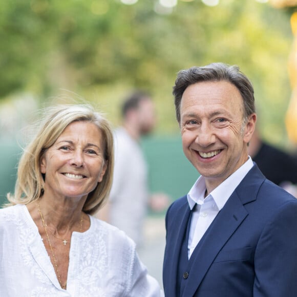 Exclusif - Claire Chazal et Stéphane Bern en backstage du 10ème anniversaire du "Grand Concert de Paris" au pied de la Tour Eiffel sur le Champ-de-Mars à Paris, France, le 14 juillet 2023. Pour clôturer en beauté la Fête nationale 2023, l’Orchestre National de France, la Maîtrise et le Choeur de Radio France organisent "Le Grand Concert de Paris" au pied de la Tour Eiffel au Champ-de-Mars à Paris. © Perusseau-Veeren/Bestimage 