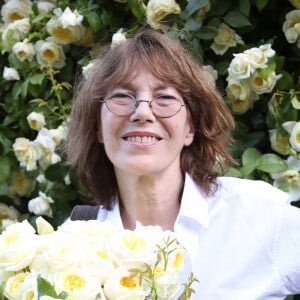 Jane Birkin a profité de jours heureux avec Serge Gainsbourg.
Jane Birkin a désormais une rose à son nom, le "Rosier Jane Birkin" présenté par Delbart Amnesty International au jardin des Tuileries à Paris.