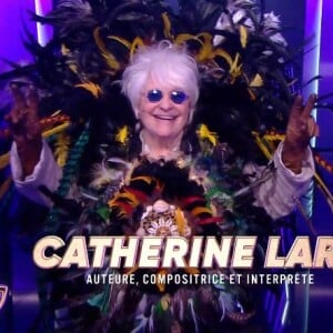 Pourtant, lundi 30 septembre, la chanteuse a révélé avoir perdu son petit frère…
Catherine Lara se cachait sous le costume du Lémurien dans "Mask Singer" ce samedi 11 mai 2024.