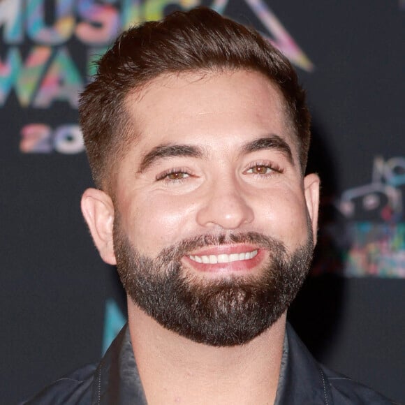 Kendji Girac au photocall de la 24ème édition des "NRJ Music Awards (NMA)" au Palais des Festivals à Cannes le 18 novembre 2022. © Christophe Aubert via Bestimage 