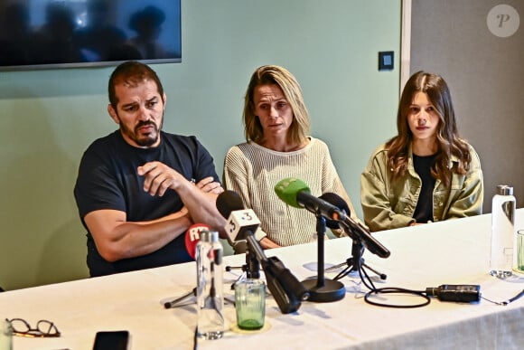 S'est il noyé ou a-t-il été assommé ? Sa famille s'interroge encore
Conférence de presse de la famille de Jalil Narjissi à Agen, le 27 août 2024, après la disparition de M.Narjissi sur la plage de Diaz Beach en Afrique du Sud, le 7 août 2024