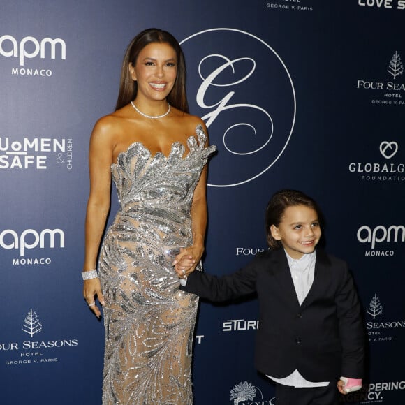 Eva Longoria et son fils Santiago Enrique Baston au photocall de la 12ème édition de la soirée Global Gift Gala à l'hôtel Four Seasons George V à Paris le 5 octobre 2024. © Marc-Ausset Lacroix / Bestimage 