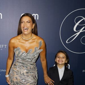 Eva Longoria et son fils Santiago Enrique Baston au photocall de la 12ème édition de la soirée Global Gift Gala à l'hôtel Four Seasons George V à Paris le 5 octobre 2024. © Marc-Ausset Lacroix / Bestimage 