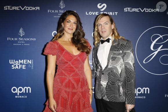 Lorena Bernal (stylisme Christophe Guillarmé) et Christophe Guillarmé au photocall de la 12ème édition de la soirée Global Gift Gala à l'hôtel Four Seasons George V à Paris le 5 octobre 2024. © Marc-Ausset Lacroix / Bestimage 