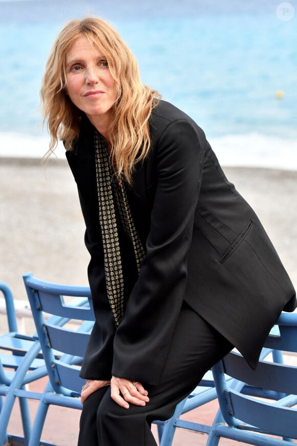 Sandrine Kiberlain au photocall pour le film "Sarah Bernhardt, La Divine " lors de la 6ème édition du festival Cinéroman à Nice le 2 octobre 2024. © Bebert / Jacovides / Bestimage