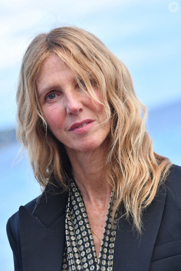 Sandrine Kiberlain au photocall pour le film "Sarah Bernhardt, La Divine " lors de la 6ème édition du festival Cinéroman à Nice le 2 octobre 2024. © Bebert / Jacovides / Bestimage