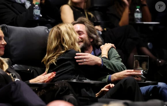 S'agit-il du compagnon de l'actrice ? 
Sandrine Kiberlain lors de la soirée de clôture de la 6ème édition du festival Cinéroman à Nice, France, le 5 octobre 2024./ © Bebert-Jacovides/Bestimage 