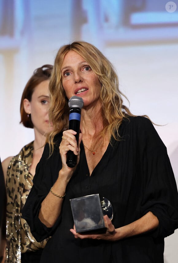 Sandrine Kiberlain lors de la soirée de clôture de la 6ème édition du festival Cinéroman à Nice, France, le 5 octobre 2024./ © Bebert-Jacovides/Bestimage