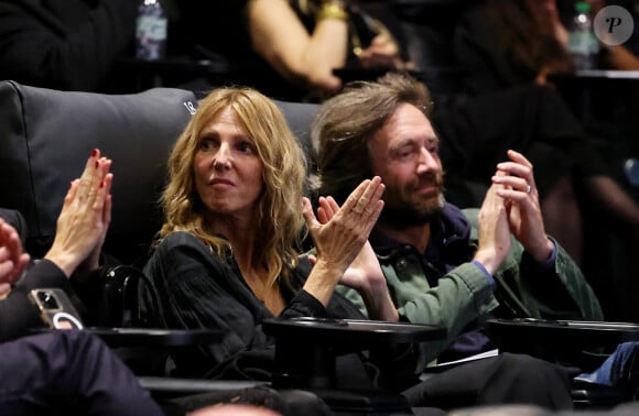 L'actrice était accompagnée ce jour-là d'un mystérieux homme très séduisant
Sandrine Kiberlain lors de la soirée de clôture de la 6ème édition du festival Cinéroman à Nice, France, le 5 octobre 2024./ © Bebert-Jacovides/Bestimage