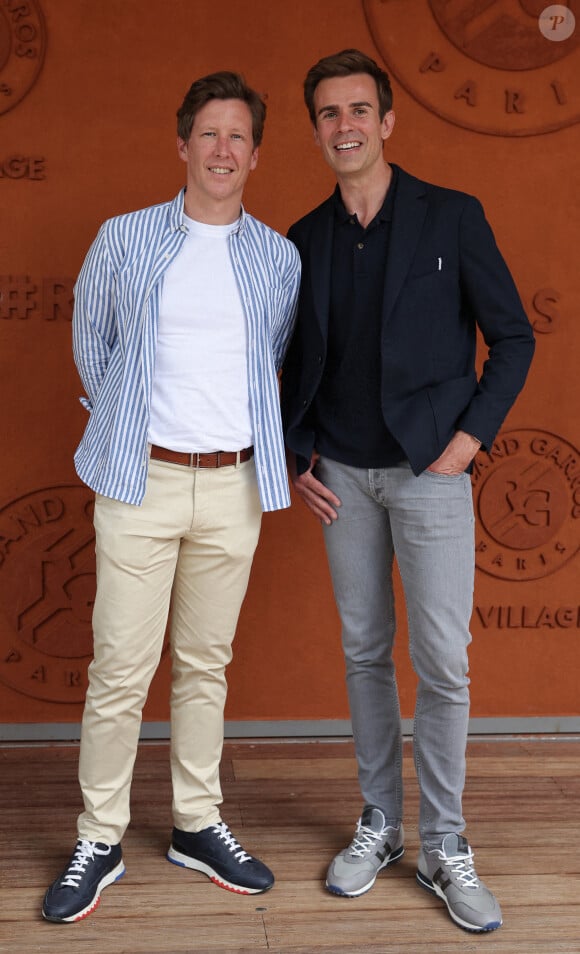 Jean-Baptiste Marteau et son compagnon  - Célébrités au village des Internationaux de France de tennis de Roland Garros 2024 à Paris le 7 juin 2024. © Jacovides-Moreau/Bestimage 