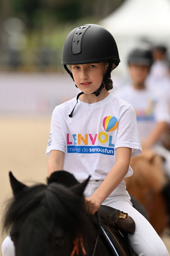 Une épreuve difficile
Giulia Sarkozy - N.Sarkozy et sa femme C.Bruni viennent soutenir leur fille G.Sarkozy pendant l'épreuve Kids Cup L'Envol lors de la 10ème édition du "Longines Paris Eiffel Jumping" à la Plaine de Jeux de Bagatelle à Paris, France, le 21 juin 2024. © Perusseau-Veeren/Bestimage 