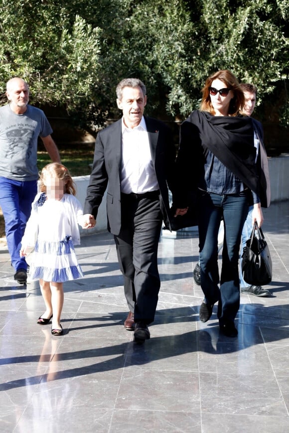 Nicolas Sarkozy, Carla Bruni et leur fille Giulia arrivent au musée de l'Acropole à Athènes. Le 24 octobre 2017.