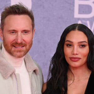 David Guetta et sa compagne Jessica Ledon au photocall de la soirée des BRIT Awards 2022 à l'O2, Peninsula Square de Londres, Royaume Uni, le 8 février 2022.