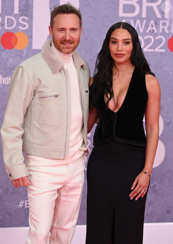 David Guetta et sa compagne Jessica Ledon au photocall de la soirée des BRIT Awards 2022 à l'O2, Peninsula Square de Londres, Royaume Uni, le 8 février 2022.