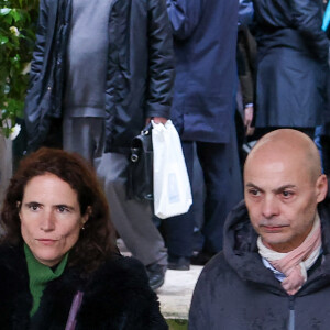 Mazarine Pingeot et son mari Didier Le Bret - Sorties des obsèques de l'ancien ministre de la Culture Frédéric Mitterrand en l'Église Saint-Thomas d'Aquin à Paris. Le 26 mars 2024 © Moreau-Jacovides / Bestimage