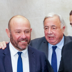 Philippe Mouiller, Gérard Larcher, Artus lors de la présentation du making of du film "Un p’tit truc en plus" projeté au Sénat à Paris, France, le 8 octobre 2024. © Jack Tribeca/Bestimage