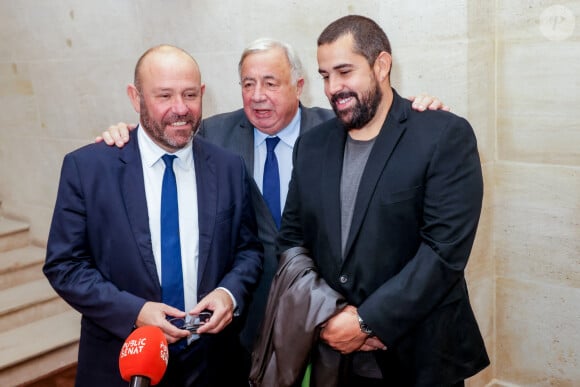 Philippe Mouiller, Gérard Larcher, Artus lors de la présentation du making of du film "Un p’tit truc en plus" projeté au Sénat à Paris, France, le 8 octobre 2024. © Jack Tribeca/Bestimage