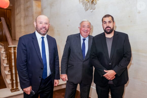 Le réalisateur a envie de créer des centres de vacances inclusifs pour les personnes en situation de handicap

Philippe Mouiller, Gérard Larcher, Artus lors de la présentation du making of du film "Un p'tit truc en plus" projeté au Sénat à Paris, France, le 8 octobre 2024. © Jack Tribeca/Bestimage