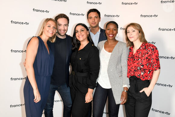 Lorsque les caméras de Franceinfo s'éteignent, les animateurs retournent à leur quotidien.
Nella Bipat, Alexandra Uzan, guest au photocall de la conférence de presse de France 2 au théâtre Marigny à Paris © Coadic Guirec / Bestimage