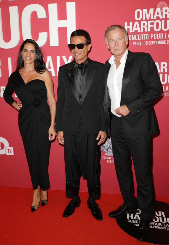 Danièle Dubosc, Omar Harfouch et Franck Dubosc au photocall du "concerto pour la paix" de Omar Harfouch au Théâtre des Champs-Elysées à Paris le 18 septembre 2024. © Coadic Guirec / Bestimage