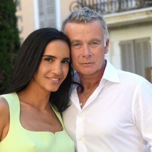 Exclusif - Franck Dubosc et sa femme Danièle durant la 1ère journée du Liban à Mougins, le 1er août 2021, journée caritative, organisée par l'association "Mon Liban d'Azur" sous forme de marché solidaire, de tombola afin de récolter des fonds qui permettront de venir en aide à l'Hôpital Français du Levant, pour notamment l'achat d'un scanner. © Bruno Bebert/Bestimage 