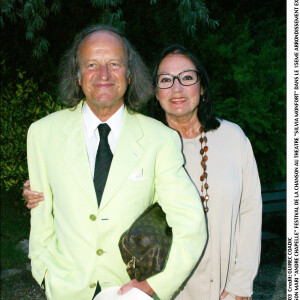 "Quand il est là, je suis bien. J'ai peur de le perdre. Et c'est la même chose pour lui. Et puis, nous partageons ce même amour et ce même respect pour la musique et le travail"
Archives : Nana Mouskouri et son mari André Chapelle