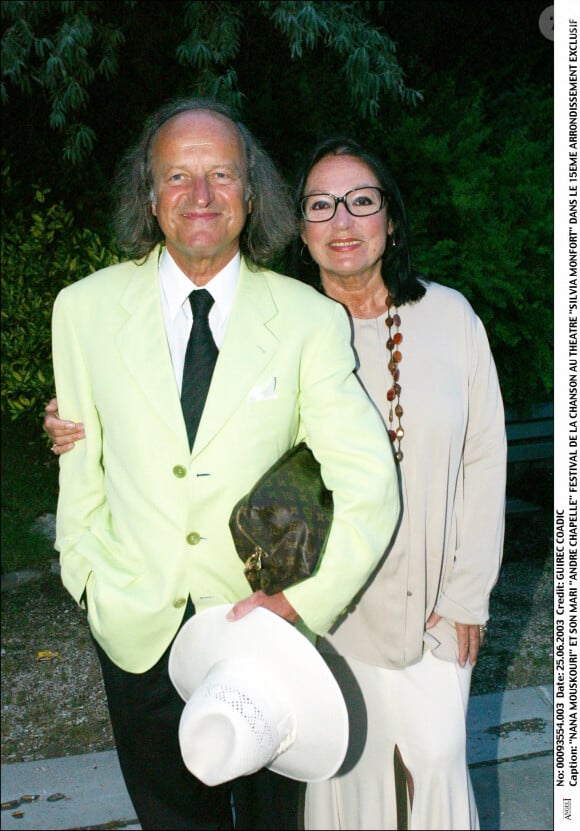 "Quand il est là, je suis bien. J'ai peur de le perdre. Et c'est la même chose pour lui. Et puis, nous partageons ce même amour et ce même respect pour la musique et le travail"
Archives : Nana Mouskouri et son mari André Chapelle