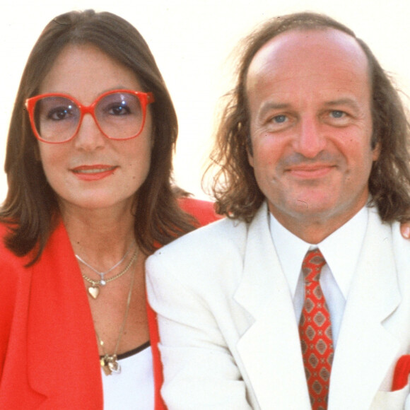 Interviewée par le magazine Gala, Nana Mouskouri a parlé avec beaucoup de tendresse de son époux André Chapelle
Archives : Nana Mouskouri et son mari André Chapelle