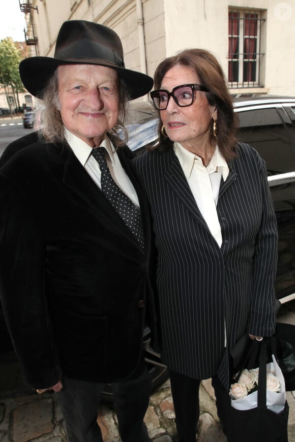 Exclusif - Nana Mouskouri et son mari André Chapelle - N. Mouskouri assiste à la pièce de théâtre "Quand je serai grand, je serai Nana Mouskouri" au studio Hébertot à Paris le 18 Septembre 2023. © Bertrand Rindoff / Bestimage 