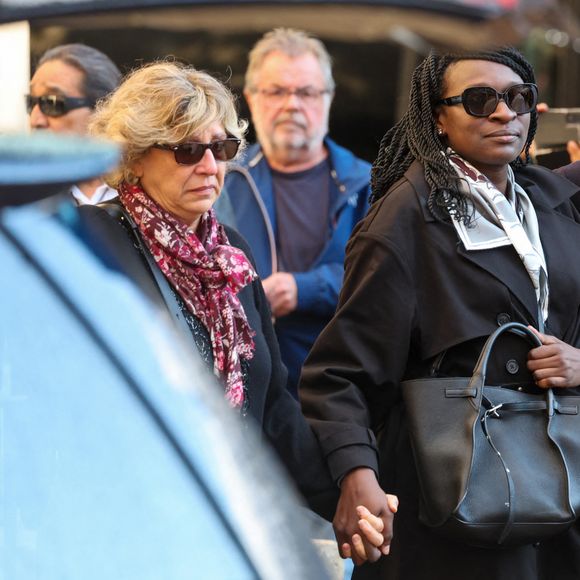 Ramatoulaye Diop, la compagne du défunt, Jean-Paul Rouve - Sortie des Obsèques de Michel Blanc en l'église Saint-Eustache à Paris, le 10 octobre 2024. © Moreau / Jacovides / Bestimage 