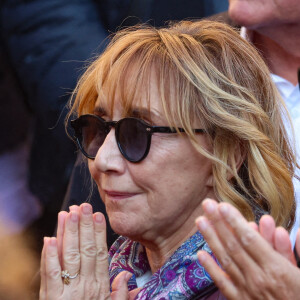 Marie-Anne Chazel et Carole Bouquet - Sortie des Obsèques de Michel Blanc en l'église Saint-Eustache à Paris, le 10 octobre 2024. © Moreau / Jacovides / Bestimage 