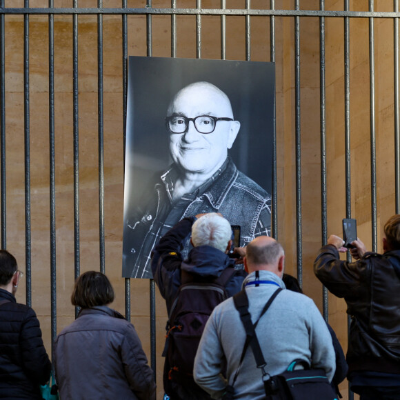 Michel Blanc est décédé.
Sortie des Obsèques de Michel Blanc en l'église Saint-Eustache à Paris. © Moreau / Jacovides / Bestimage