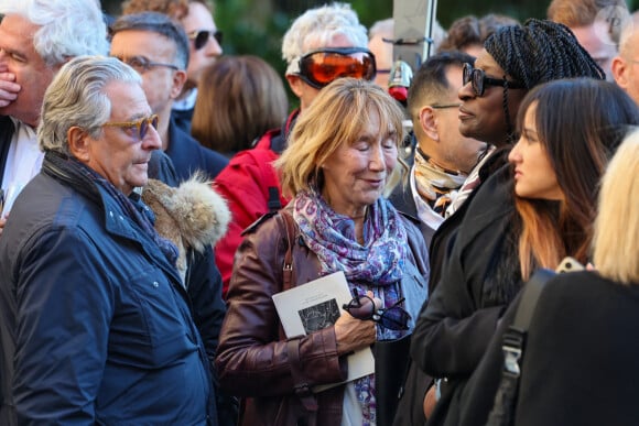 Christian Clavier, Marie-Anne Chazel, Ramatoulaye Diop, la compagne du défunt - Sortie des Obsèques de Michel Blanc en l'église Saint-Eustache à Paris, le 10 octobre 2024. © Moreau / Jacovides / Bestimage