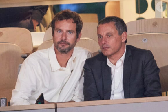 François Roelants et son mari Marc-Olivier Fogiel - Personnalités dans les tribunes lors des Internationaux de France de tennis de Roland Garros 2024 à Paris. Le 29 mai 2024 © Jacovides-Moreau / Bestimage 