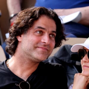 Joyce Jonathan et sa compagnon Martial Paoli - Les célébrités dans les tribunes lors des internationaux de France de Tennis de Roland Garros 2022 à Paris, France, le 2 juin 2022. © Dominique Jacovides/Bestimage