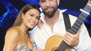 Kendji Girac rayonnant et très proche d'Eva Longoria qui lui fait de tendres bisous : il lui offre un sublime cadeau