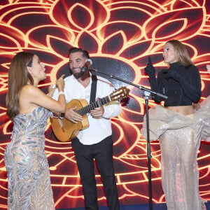 D'autres stars ont accompagné Kendji Girac sur scène notamment Vitaa, Laeticia Hallyday et Florence Foresti
Exclusif - Eva Longoria, Kendji Girac, Vitaa, Laeticia Hallyday, Florence Foresti ( elle a reçu le Global Gift Humanitarian Award en reconnaissance de son engagement exemplaire et de ses actions en faveur des femmes et enfants victimes de violences familiales) - 12ème édition de la soirée Global Gift Gala à l'hôtel Four Seasons George V à Paris le 5 octobre 2024.