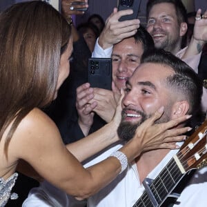 Très tendre avec le chanteur - qui a été victime d'un grave accident il y a quelques mois où il s'est blessé avec une arme à feu - la maman de Santiago et femme de José Baston a pris longuement l'artiste dans ses bras et a pu danser sur sa musique, entourée de Vitaa, Laeticia Hallyday ou encore Florence Foresti.
Exclusif - Eva Longoria, Kendji Girac - 12ème édition de la soirée Global Gift Gala à l'hôtel Four Seasons George V à Paris le 5 octobre 2024.