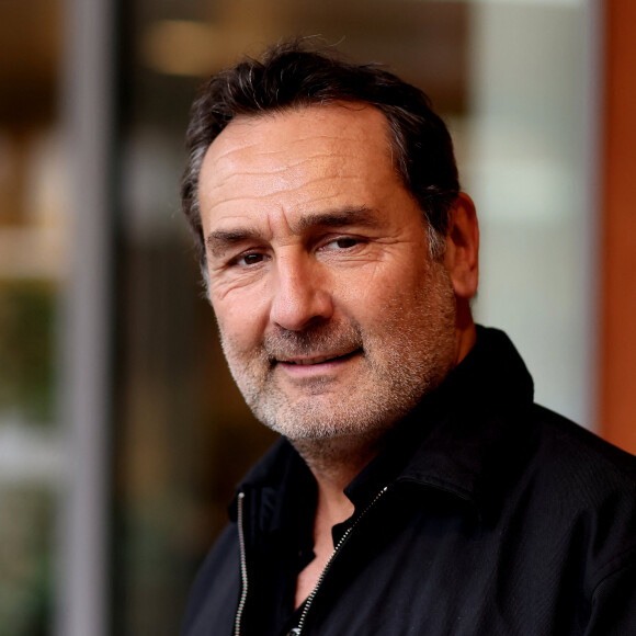 Gilles Lellouche - Célébrités au village des Internationaux de France de tennis de Roland Garros 2024 à Paris le 2 juin 2024. © Jacovides / Moreau / Bestimage 