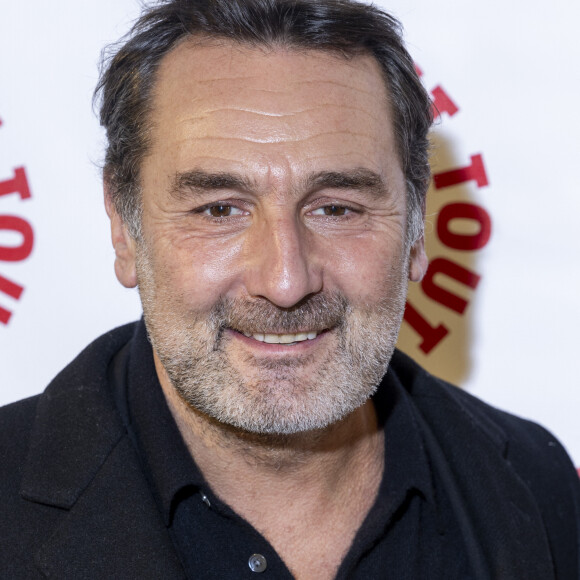 Propriétaire d'une magnifique propriété à la pointe du Cap Ferret selon "Nouvel Obs", Gilles Lellouche a un voisin qui n'est pas des plus commodes.
Gilles Lellouche au photocall des invités au dîner de gala de l'association "Un rien c'est tout" au musée de l'armée aux Invalides à Paris