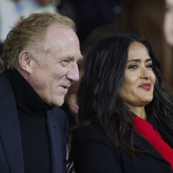 François-Henri Pinault, Salma Hayek - François-Henri Pinault et sa femme Salma Hayek assistent au match de Ligue 1 McDonald's opposant le Paris Sant Germain (PSG) contre Rennes (3-1) au Parc des Princes à Paris. © Cyril Moreau/Bestimage 