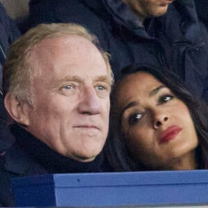 François-Henri Pinault, Salma Hayek - François-Henri Pinault et sa femme Salma Hayek assistent au match de Ligue 1 McDonald's opposant le Paris Sant Germain (PSG) contre Rennes (3-1) au Parc des Princes à Paris le 27 septembre 2024. © Cyril Moreau/Bestimage 