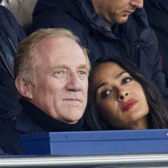 François-Henri Pinault, Salma Hayek - François-Henri Pinault et sa femme Salma Hayek assistent au match de Ligue 1 McDonald's opposant le Paris Sant Germain (PSG) contre Rennes (3-1) au Parc des Princes à Paris le 27 septembre 2024. © Cyril Moreau/Bestimage 