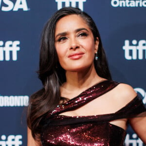 Salma Hayek arrive sur le tapis rouge pour la première de 'Without Blood' au TIFF Lightbox, pendant le Festival international du film de Toronto, à Toronto, le dimanche 8 septembre 2024. (Image de crédit : Â© Cole Burston/The Canadian Press via ZUMA Press)