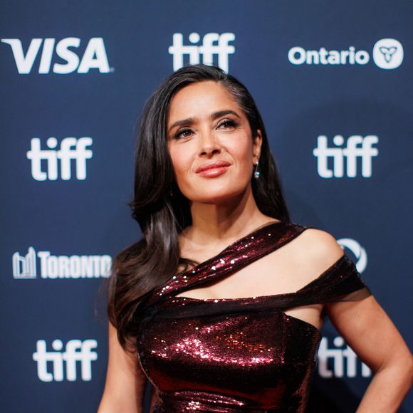 Salma Hayek arrive sur le tapis rouge pour la première de 'Without Blood' au TIFF Lightbox, pendant le Festival international du film de Toronto, à Toronto, le dimanche 8 septembre 2024. (Image de crédit : Â© Cole Burston/The Canadian Press via ZUMA Press)